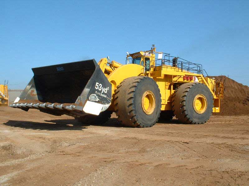 吨的矿物,功率高达2300马力,由于巨大,他甚至可以被当成铲土机来使用